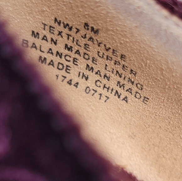 Nine West Jayvee Burgundy Velvet Floral Embossed Block Heels Size 8 - Picture 16 of 17